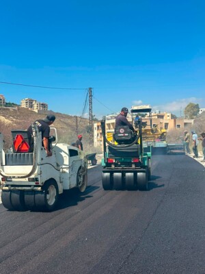 وزارة الأشغال أنجزت إعادة تعبيد وتزفيت طريق تول – المعهد في بلدة الكفور