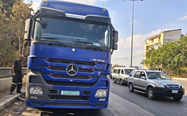 التحكم المروري: تعطل شاحنة على الطريق الدولية في اللويزة صعودًا ويُعمل على المعالجة