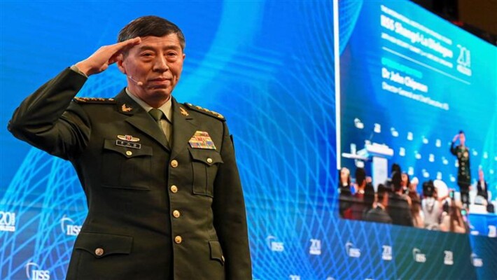 وزير الدفاع الصيني: العالم يقف عند مفترق طرق في مواجهة الحرب أو السلام