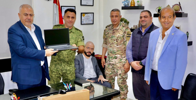 فوج حرس بيروت تسلم هبة عبارة عن 12 جهاز كومبيوتر محمول لدعم الأعمال الإدارية
