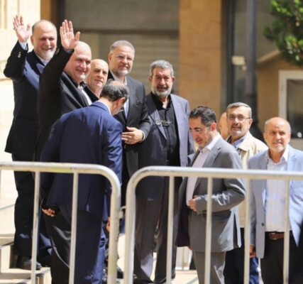 "الوفاء للمقاومة" انتقدت تجميد حسابات وأملاك جمعيات وأفراد ودعت حاكم مصرف لبنان للتراجع عن القرار