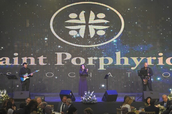 المطران عودة خلال عشاء جمعية القديس بورفيريوس: لم تننشأ لتكون رقما على لائحة الجمعيات بل شمعة مضاءة في عالم مظلم