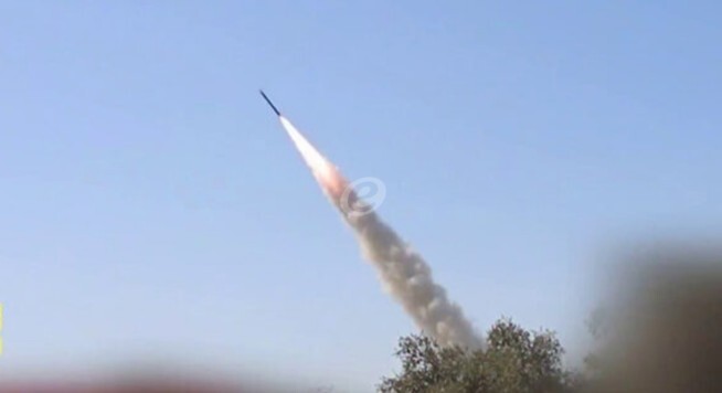 "حزب الله": استهدفنا تجمعات لآليات وجنود الجيش الإسرائيلي في بنت جبيل بصليات صاروخية