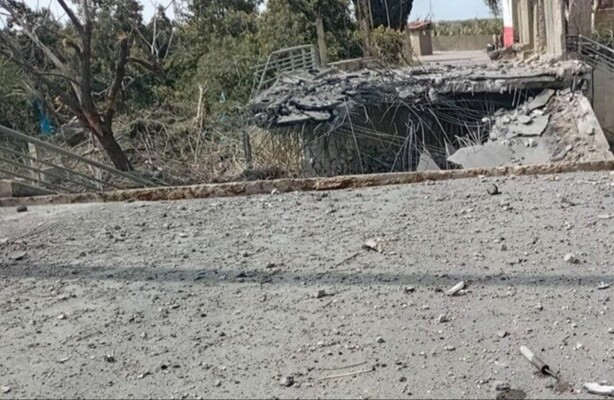 أكثر من 15 إصابة باستهداف الطيران الحربي ورشة عمال قرب القاسمية