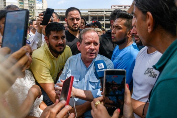 القضاء الفنزويلي أصدر عفوا عن 379 سجينا سياسيا