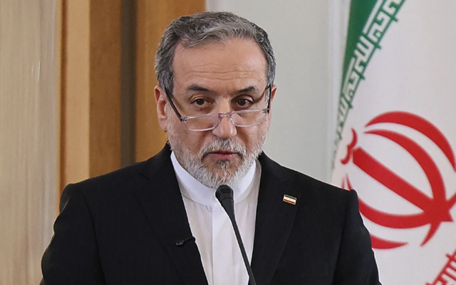 عراقجي: ستارمر يعرض حياة البريطانيين للخطر بالسماح باستخدام القواعد البريطانية للعدوان على إيران