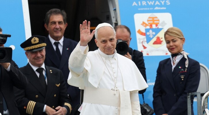 طائرة البابا لاوون الرابع عشر أقلعت من مطار اسطنبول متوجهة إلى بيروت