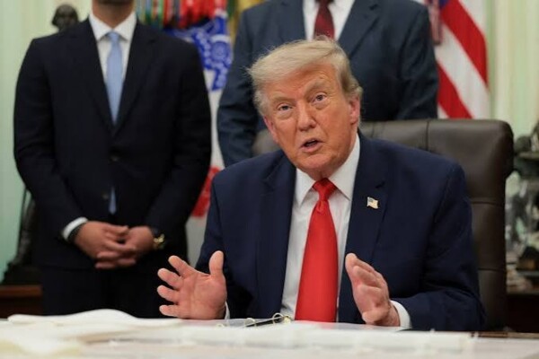 ترامب: لن يمر أي شيء إلى إيران ما لم نسمح نحن بذلك ولن يمر شيء ما لم يتم التوصل إلى اتفاق أو يتحقق استسلام كامل