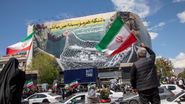 "تسنيم": مواقف إيران وشروطها بشأن مضيق هرمز أُبلغت بوضوح إلى أميركا عبر وسطاء باكستانيين