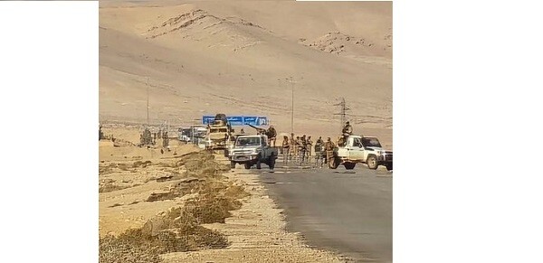 الجزيرة عن مصدر أمني سوري: وفد من قوات التحالف الدولي تعرض لإطلاق نار قرب مدينة تدمر وسط سوريا