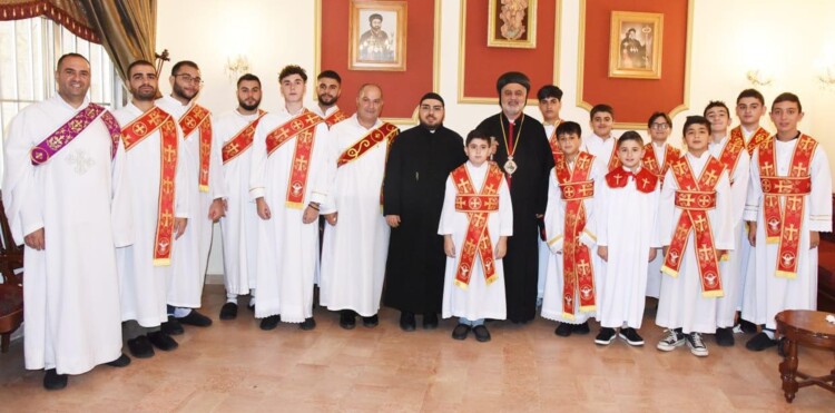 المطران سفر احتفل بعيد الصليب في كنيسة مار جرجس- زحلة ورسم عددًا من الشمامسة