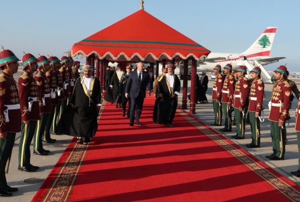 الرئيس عون وصل إلى سلطنة عمان: نثمن مواقفها الداعمة للبنان ونسعى لفتح آفاق جديدة للشراكة