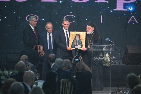 المطران عودة خلال عشاء جمعية القديس بورفيريوس: لم تننشأ لتكون رقما على لائحة الجمعيات بل شمعة مضاءة في عالم مظلم