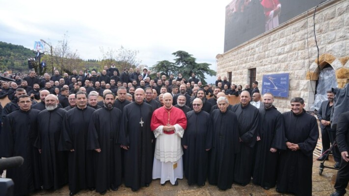 نعمة على نعمة في عنايا: قداسة البابا لاون الرابع عشر يزور ضريح القديس شربل