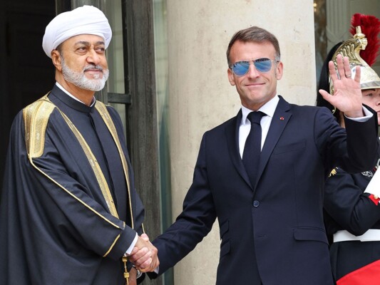 ماكرون وسلطان عُمان أكدا تأييد "حرية الملاحة دون شروط أو قيود" في مضيق هرمز