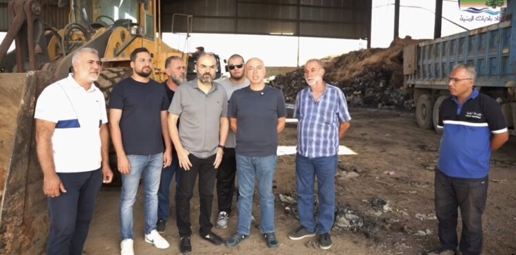 تنظيف معمل فرز النفايات في المنية تمهيدًا للبدء بخطة إعادة تشغيله بعد سنوات من التوقف