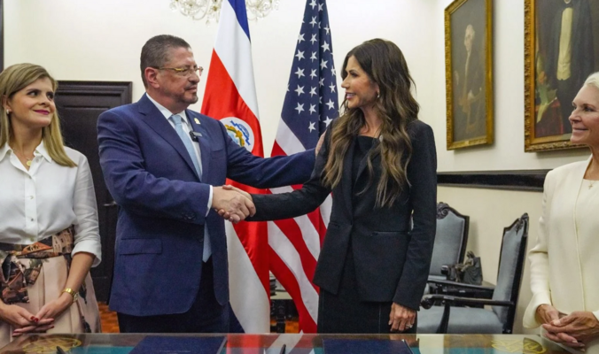 السلطات الأميركية وقعت اتفاقًا جديدًا مع كوستاريكا لترحيل مهاجرين