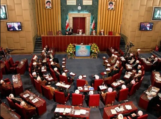 "فوكس نيوز" عن مسؤول إسرائيلي: استهدفنا مجلس خبراء القيادة خلال اجتماع لاختيار مرشد أعلى إيراني جديد