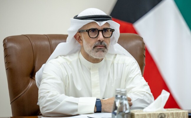وزير خارجية الكويت بحث مع نظيرَيه التركي والقطري بالجهود الدبلوماسية لخفض التصعيد