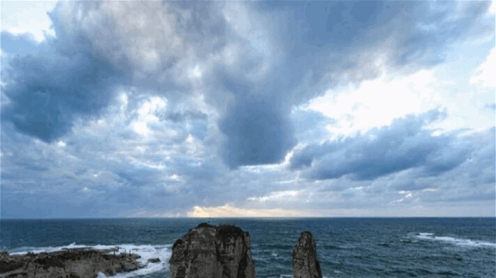 طقس مستقر تدريجياً مع ارتفاع بدرجات الحرارة واستمرار الضباب على المرتفعات