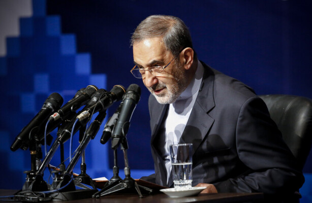 علي أكبر ولايتي: على الحكام العرب أن يُفهموا ترامب أن الخليج ليس مكانا للمقامرة