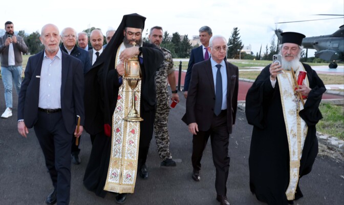 وصول شعلة النور المقدس من قبر السيد المسيح في القدس إلى قصر بعبدا