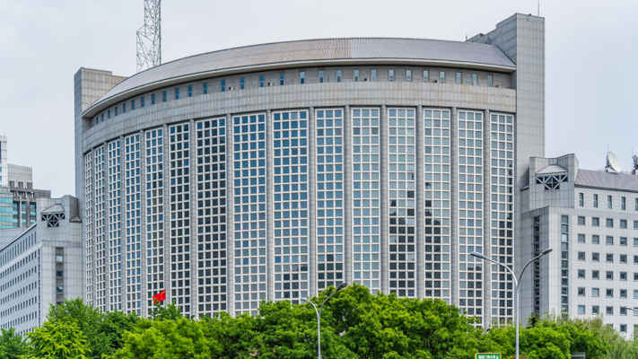 الخارجية الصينية: اغتيال القادة الإيرانيين ومهاجمة الأهداف المدنية غير مقبول على الإطلاق