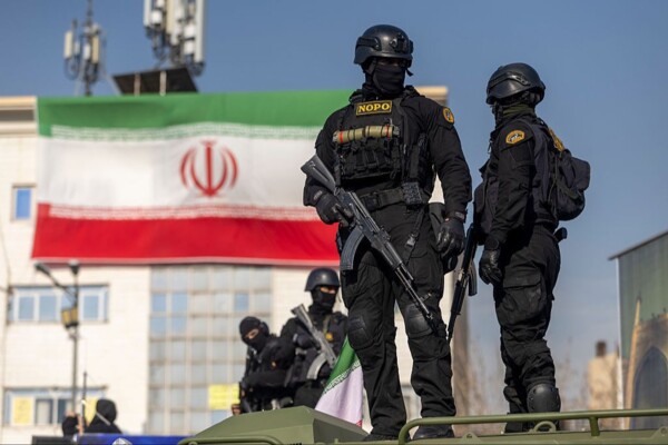 الشرطة الإيرانية: مقتل شرطي خلال هجوم مسلح عليه في محافظة سيستان وبلوشيستان جنوب شرقي البلاد