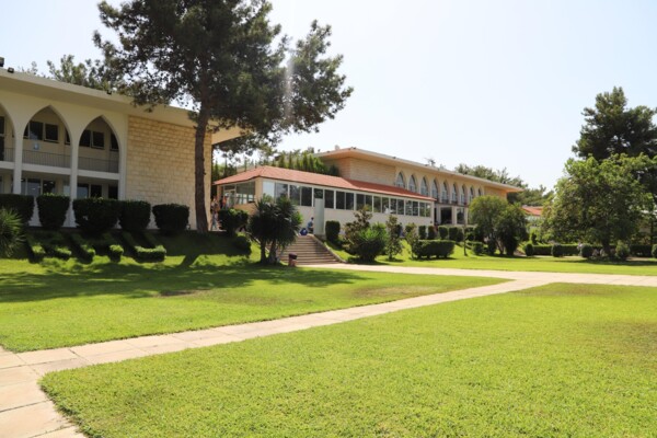 جامعة رفيق الحريري أعادت فتح أبوابها أمام طلابها: استئناف الدراسة يشكّل رسالة إصرار على متابعة المسيرة التعليمية