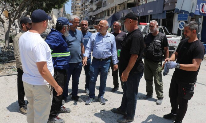 رئيس بلدية صور تفقد أضرار غارات الأمس على المدينة: لضرورة وقف الاعتداءات وحماية المدنيين