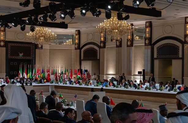 البيان الختامي للقمة العربية الإسلامية في الدوحة دعا إلى مراجعة العلاقات الدبلوماسية مع إسرائيل