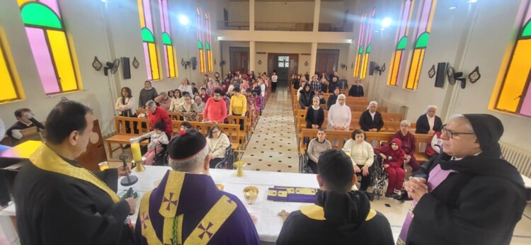 المطران العمار ترأس قداسا في مستشفى راهبات الصليب دير القمر بمناسبة اليوم العالمي للمريض