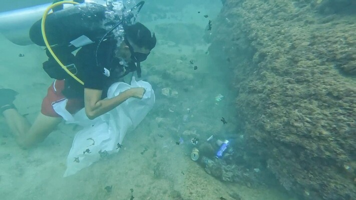 الدفاع المدني: تنظيف الشير الصخري في الروشة والشاطئ والمساحات المائية القريبة من الساحل