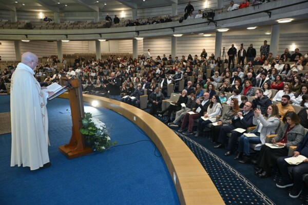الأب غييرمي في ضيافة جامعة الروح القدس- الكسليك: نؤكد على ضرورة المحبة والحوار