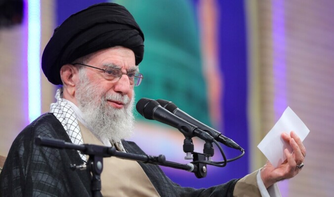 مكتب الاستهلال التابع للراحل السيد علي خامنئي أعلن السبت أول أيام عيد الفطر