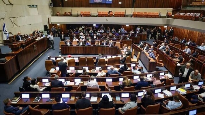 "هآرتس": حظر جميع الأحزاب العربية من خوض الانتخابات المقبلة في اسرائيل