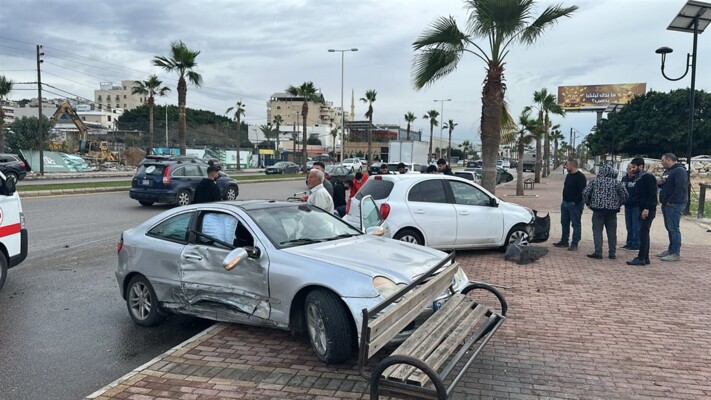 النشرة: جرحى بحادث سير على الكورنيش البحري لمدينة صيدا بالقرب من الملعب البلدي