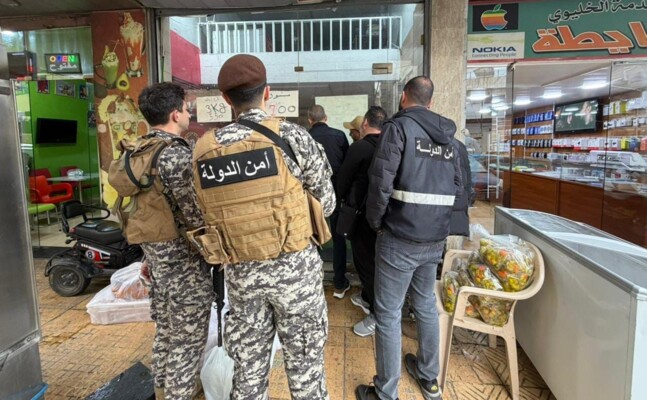 جولة لفريق من مصلحة الصحة بالجنوب على المطاعم في صيدا وإقفال محل فروج لعدم التزامه بالمعايير