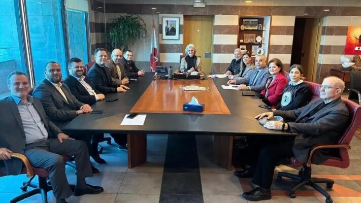 كرامي تسلمت من المركز التربوي وثائق للمناهج الجديدة: مستمرون في معاندة الظروف الصعبة