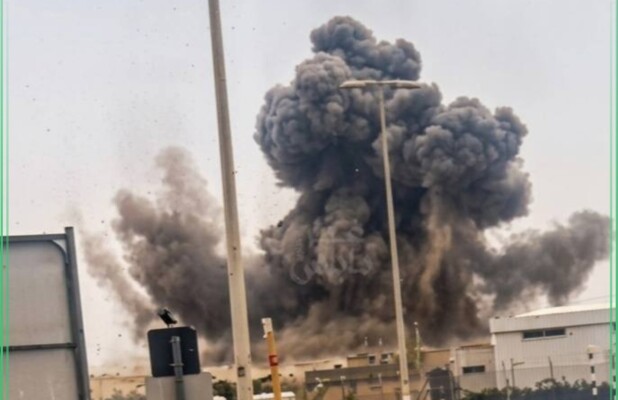 وسائل إعلام إسرائيلية نشرت لقطات مصورة تظهر لحظة سقوط صاروخ إيراني في ديمونا