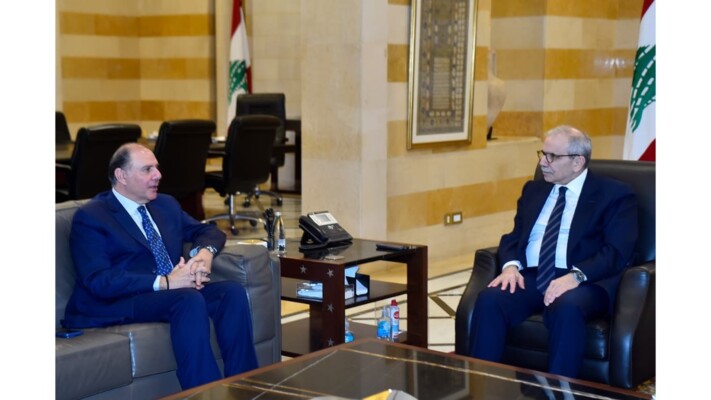 رئيس الحكومة عرض مع حاكم المركزي الأوضاع المالية والاقتصادية