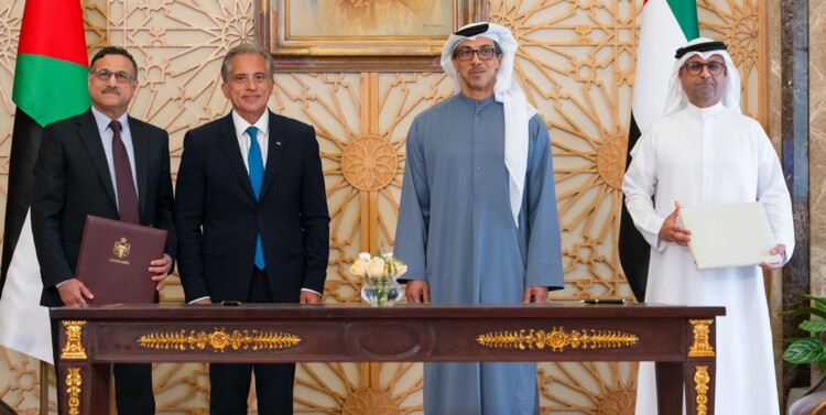 توقيع اتفاقية بين الإمارات والأردن لإنشاء شبكة سكك حديدية تربط مناطق التعدين بميناء العقبة