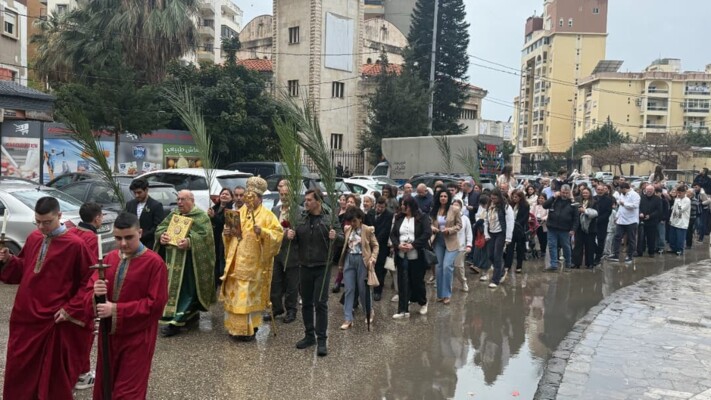 ضاهر ترأس قداس الشعانين في مدينة الميناء: يبقى الأمل بأن ينتصر صوت السلام وأن يستعيد لبنان عافيته