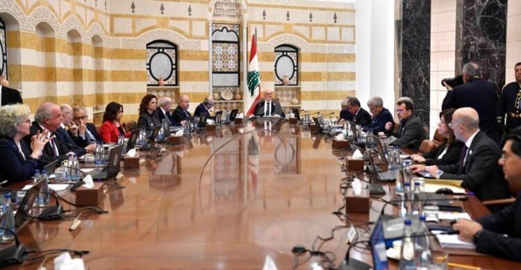 مجلس الوزراء ملتئم في قصر بعبدا وعلى جدول أعماله البحث بتعديل قانون إصلاح المصارف وتعيينات