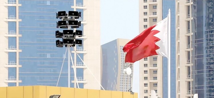 الداخلية البحرينية: إطلاق صفارات الإنذار ونرجو من المواطنين والمقيمين التوجه لأقرب مكان آمن