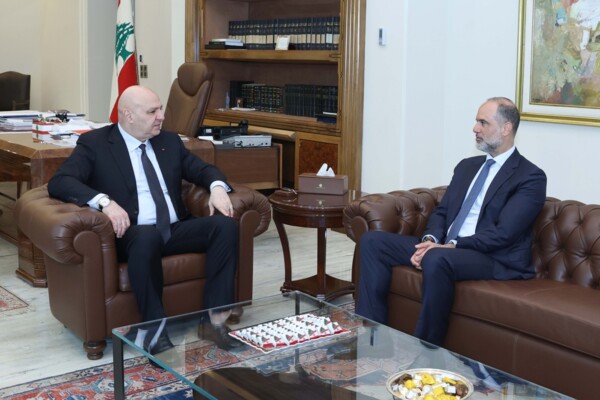 الرئيس عون اكد خلال استقباله عائلة شهيدين من بلدة دبل انه يجري المراجعات اللازمة لتأمين صمود أبناء القرى الحدودية في قراهم