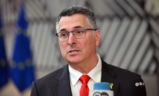 وزير الخارجية الإسرائيلية ردًا على نظيره الأوكراني: العلاقات الدبلوماسية لا تُدار عبر "تويتر"