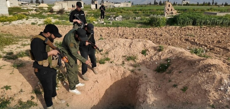 الإخبارية السورية: قوى الأمن في حمص عثرت على نفق في الريف الجنوبي يمتد بين سوريا ولبنان يُستخدم في تهريب الأسلحة