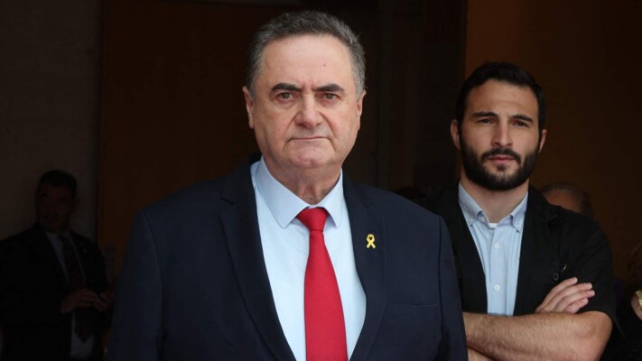 وزير الدفاع الإسرائيلي: هاجمنا مجمع بتروكيماويات في إيران