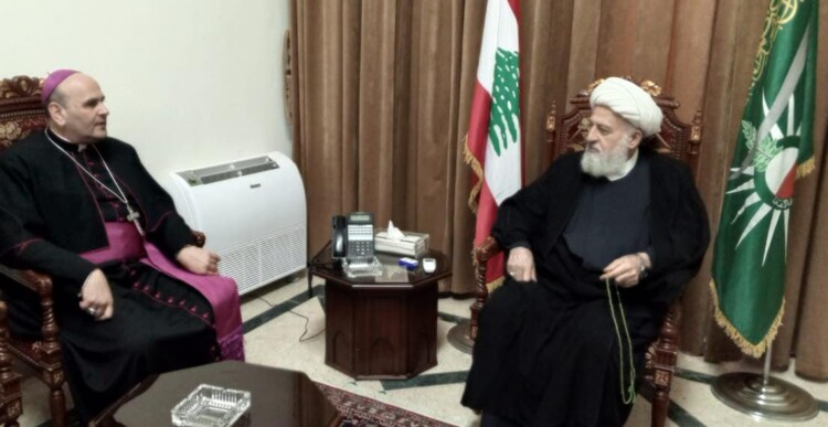 الخطيب خلال لقائه بالسفير البابوي في لبنان: نأمل أن تحمل زيارة البابا تباشير السلام والاستقرار للبنان وفلسطين